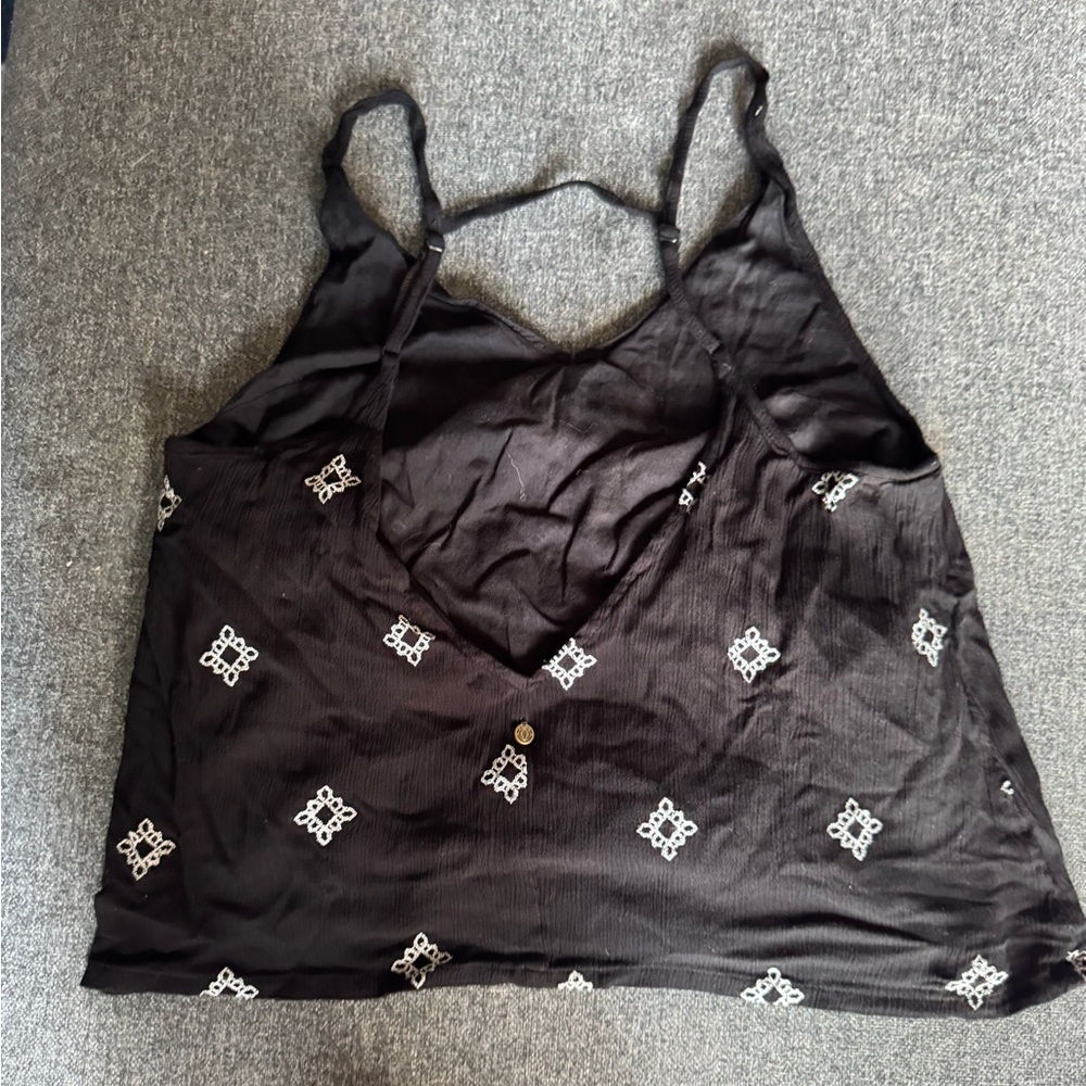 Element Black and White Patterned Crop Top w Open Back - Picture 7 of 13